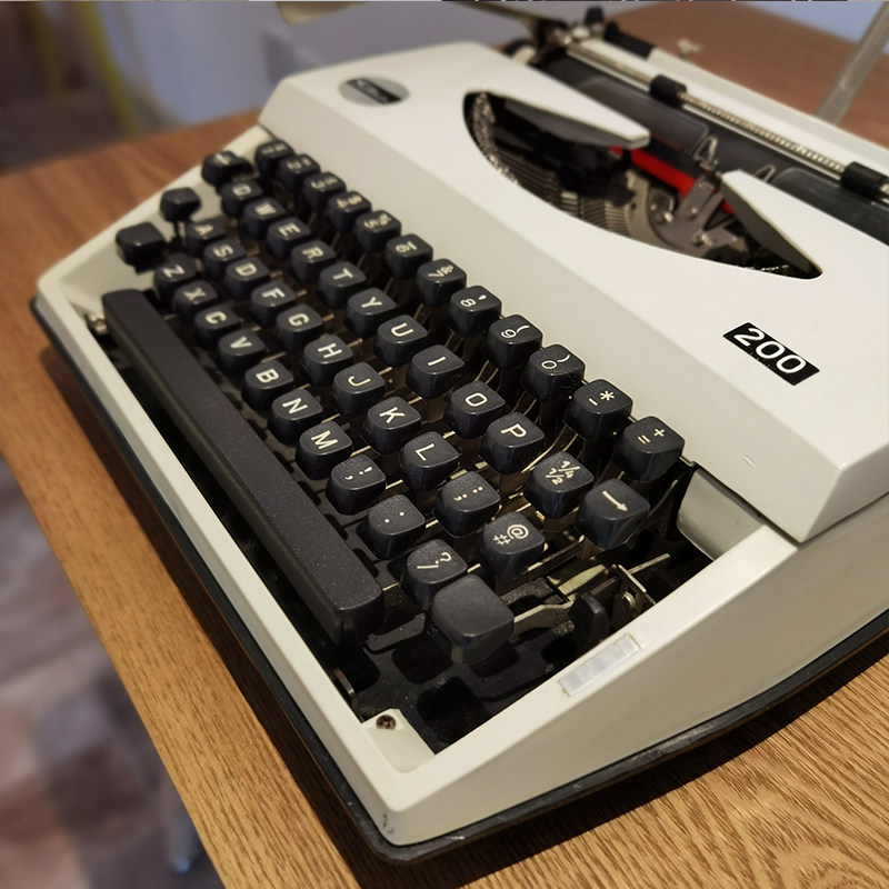 老式打字机飞鱼鱼牌1980机械正常使用怀旧收藏打字机