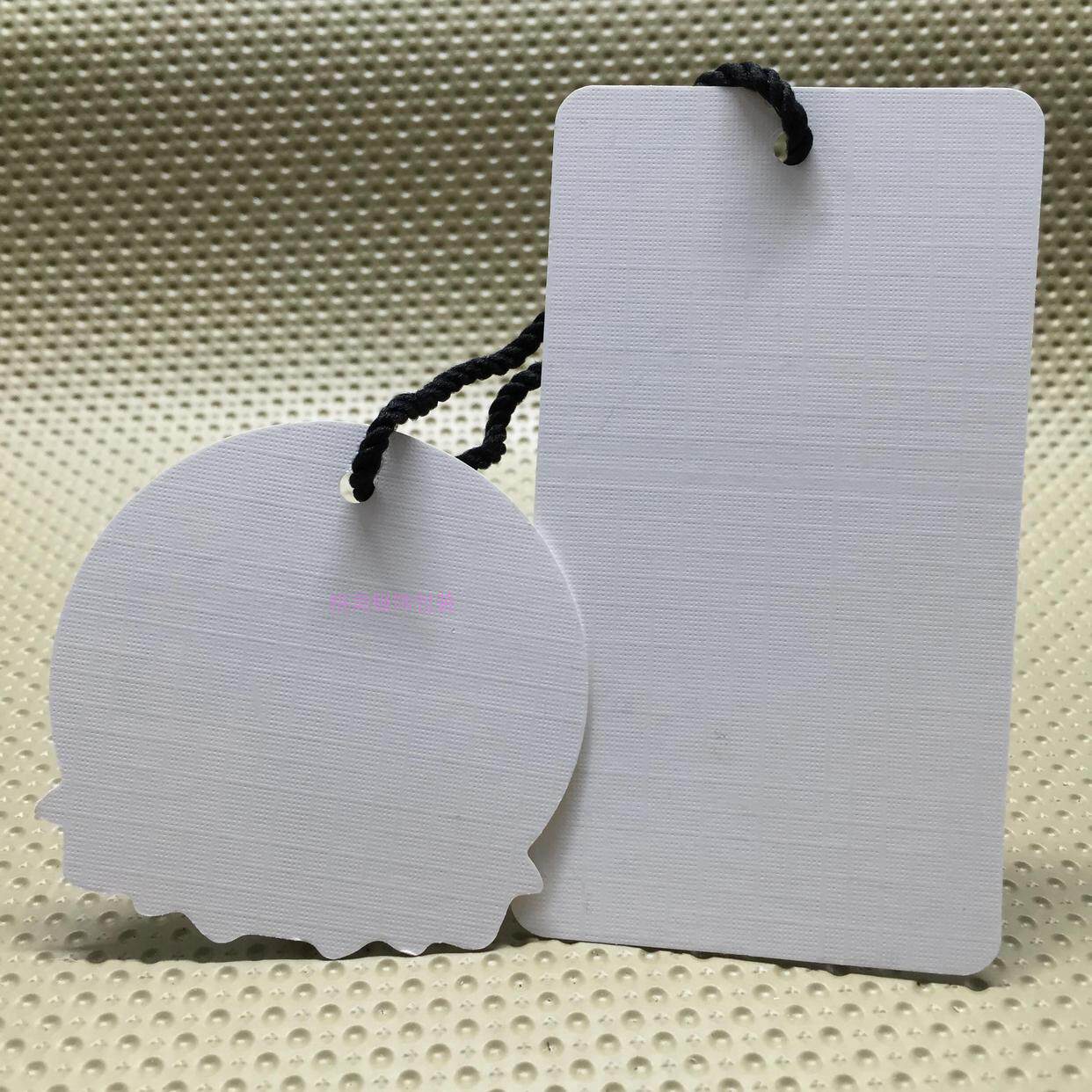 童装莱尼纹铜版纸吊牌定做 女童服装商标挂牌压纹路吊牌订制