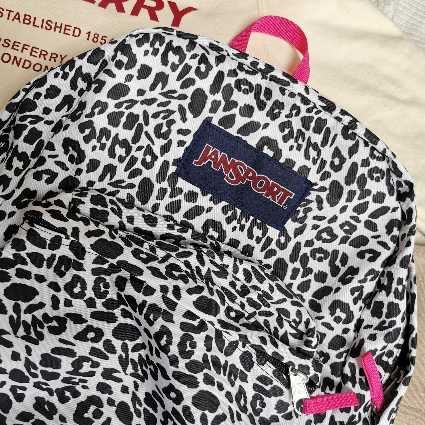 正品jansport豹纹双肩包杰斯经典欧美时尚休闲背包中大双肩背包