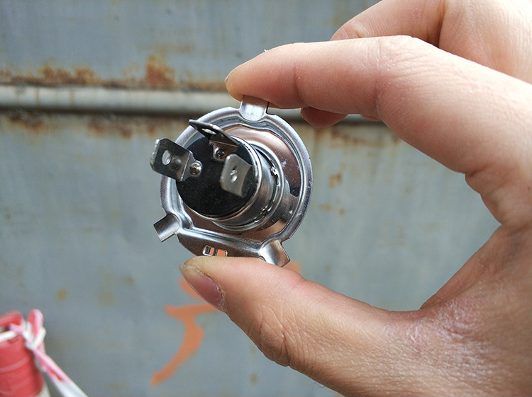 灯泡摩托车跑车踏板车大灯h4三爪12v35w前大灯照明摩托车车灯