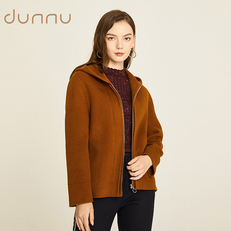 敦奴官方旗舰店2020冬季新款时尚纯色连帽短款女士毛呢外套