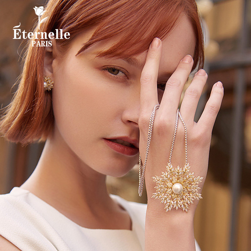 法国Eternelle雪花胸针女气质欧美高档超闪层次感胸花别针丝巾扣