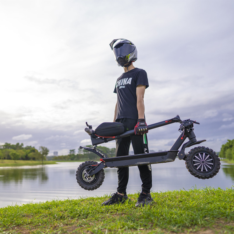 滑板车双驱越野滑板车小孩成人双碟刹带可折叠代步电动滑板车