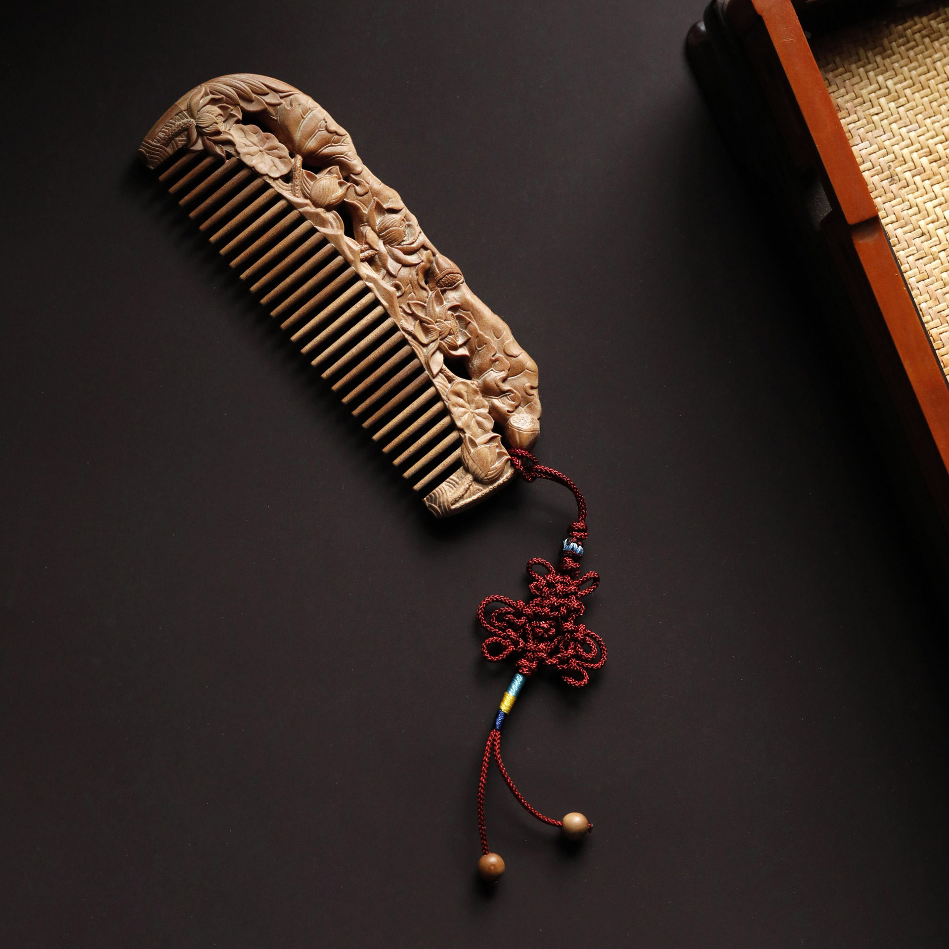 印度老山檀香荷花木梳精雕手工艺防静电木质梳子摆件