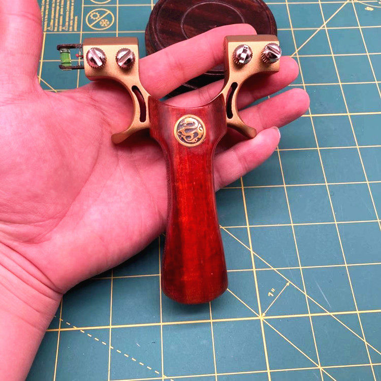 祥龙98k扁皮弹弓不锈钢头犀牛角紫檀手柄弹工户外专业竞技弹弓架