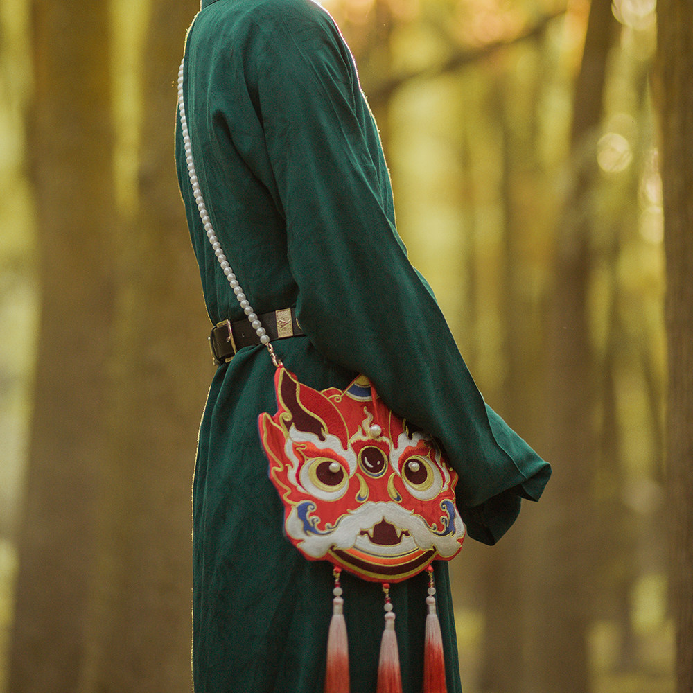 包包霜亭汉服狮子头三根流苏中国国风古典绣花汉服