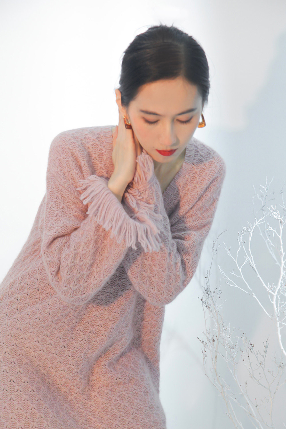 若浓甜美雾霾粉手工流苏粗棒针花朵图案针织内搭宽松v领连衣裙