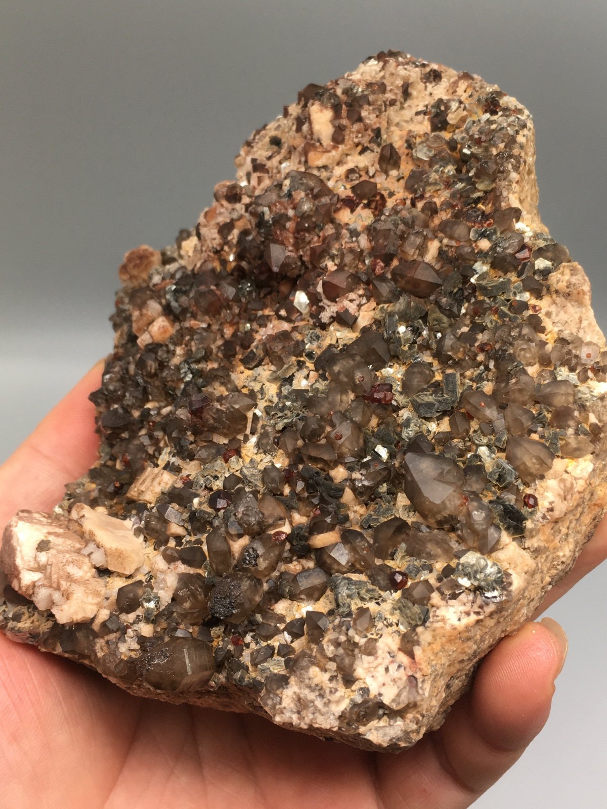 双头烟晶云母石榴石长石天然矿石标本晶体水晶摆件