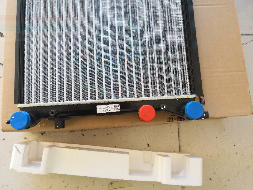 大众速腾散热器水箱冷却发动机捷达朗逸0913桑塔水箱