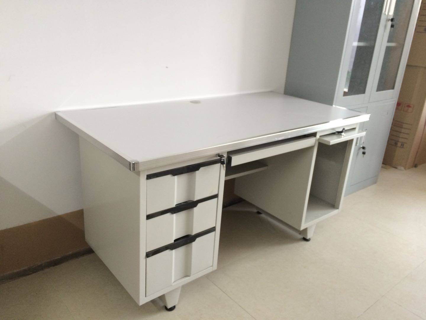 佛山办公电脑14米办工桌抽屉加厚铁皮工作台新款办公电脑桌