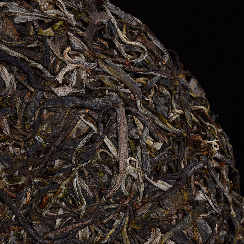 2019易武刮风寨头春古树纯料 云南普洱生茶七子饼357克