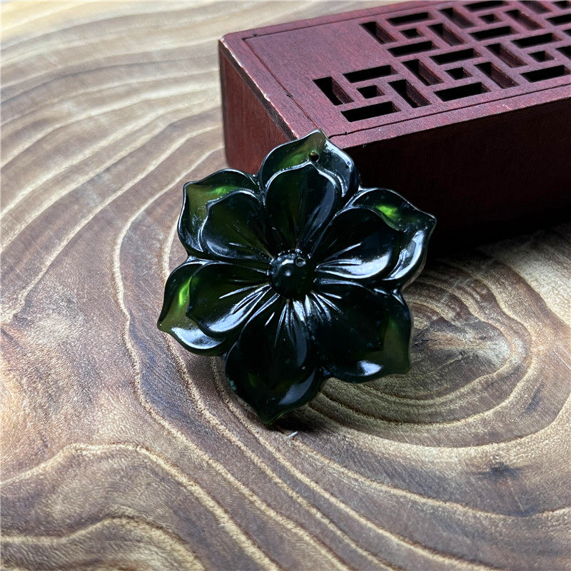 天然岫玉墨玉莲花吊坠高品质女士帝王保真玉石颈饰