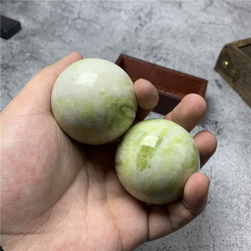 天然精品礼物玉石把玩甲翠岫玉密度高密度光泽珠宝奇石