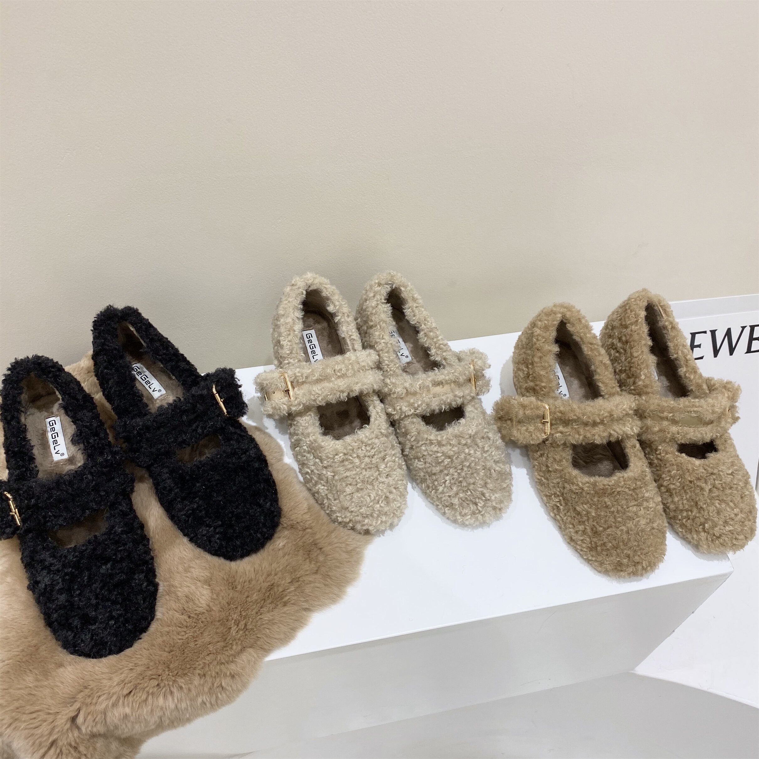 毛毛鞋女秋冬韩版新款羊羔毛加绒棉鞋一字带扣单鞋