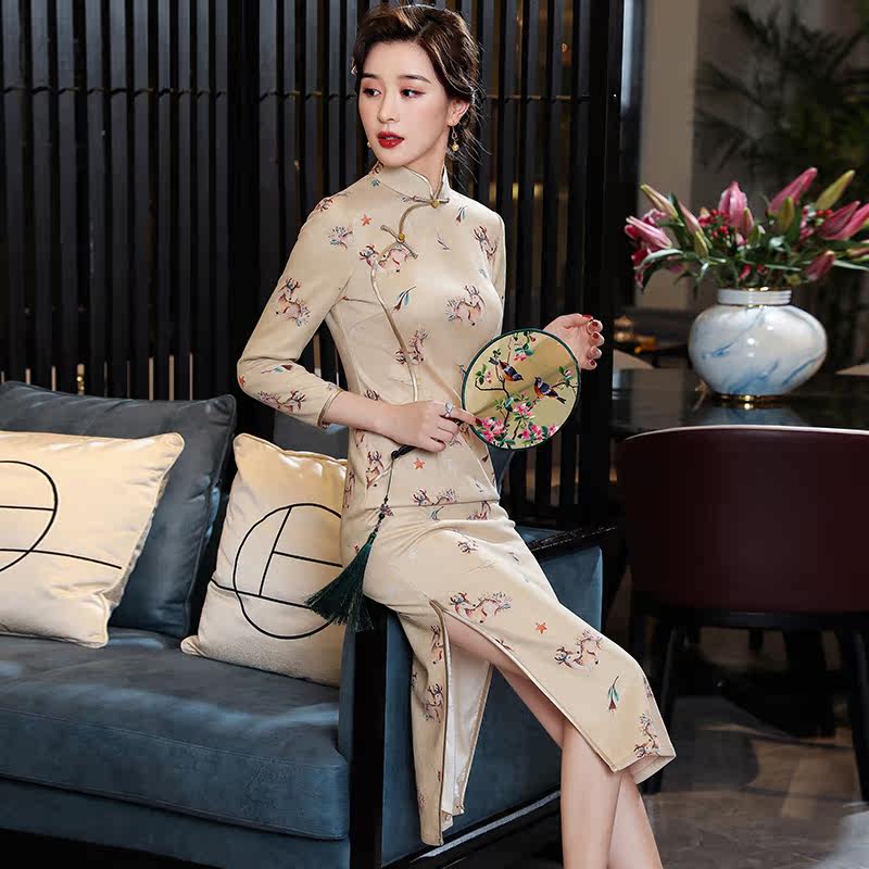 旗袍江南2022年新款杏色中袖复古改良印花中国旗袍