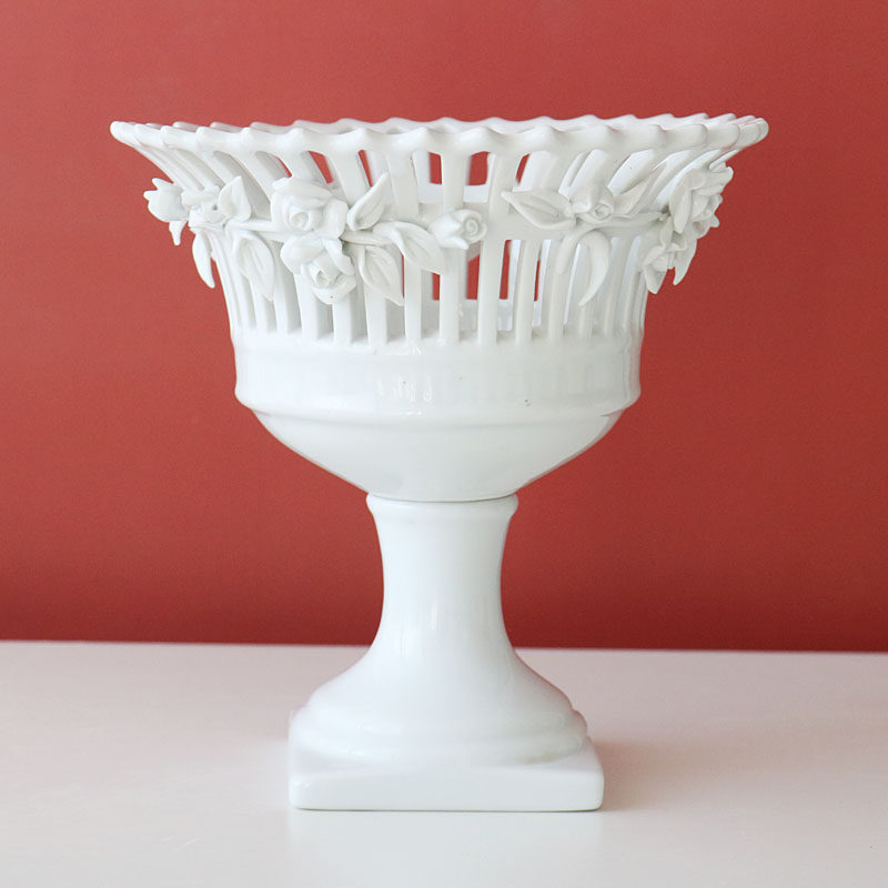 w1962出口欧洲陶瓷手工玫瑰镂空欧式栅格花器爬藤摆件