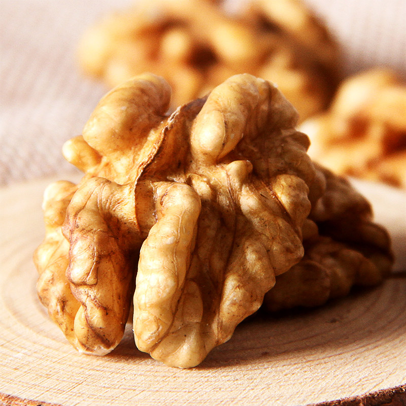 核桃仁零食绿岭蜂蜜味烤18g剥壳2022年新零食坚果核桃仁