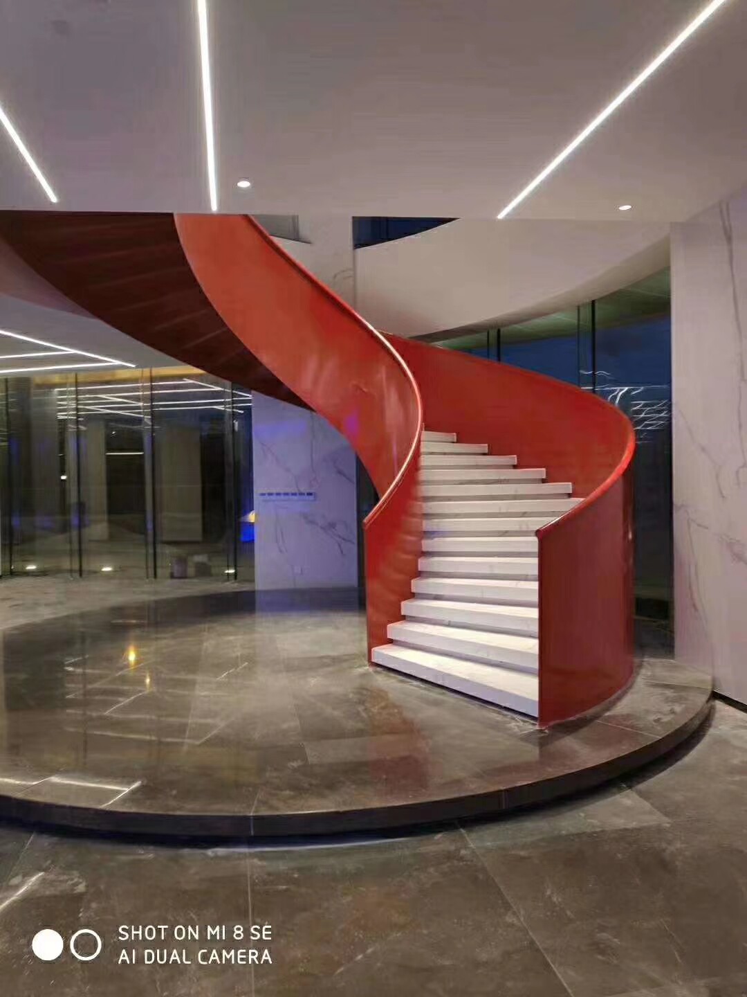 室内定制钢板旋转楼梯弧形玻璃护栏艺术艺术美楼梯扶手