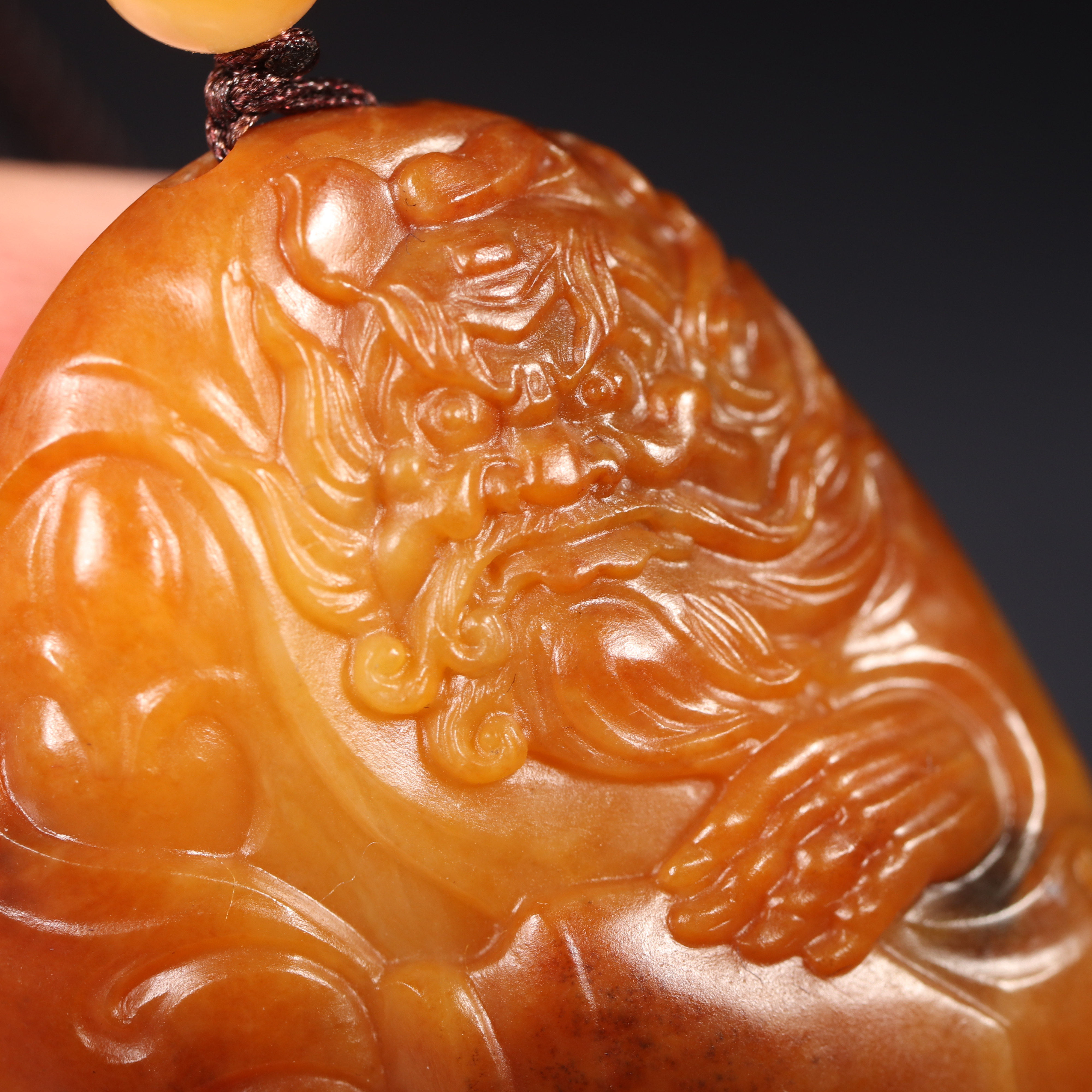 在售独籽黄沁原石钟馗醉酒玉坠挂件新疆和田颈饰