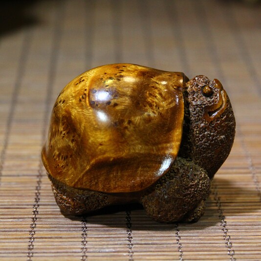 麻梨疙瘩麻梨子手把件动物木雕鼠李根木满花影老红料将军龟陆乌龟