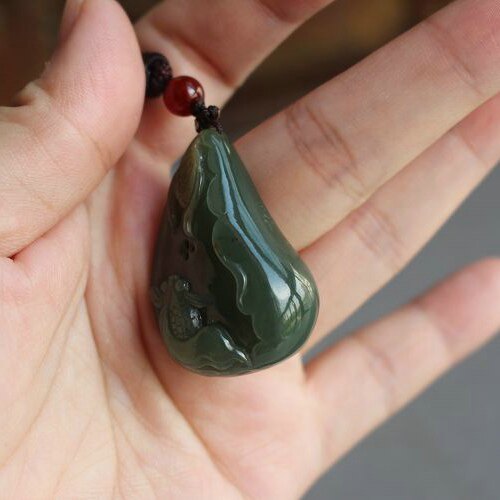 天然玉石保真和田玉河磨籽料析木绿手工雕刻项坠