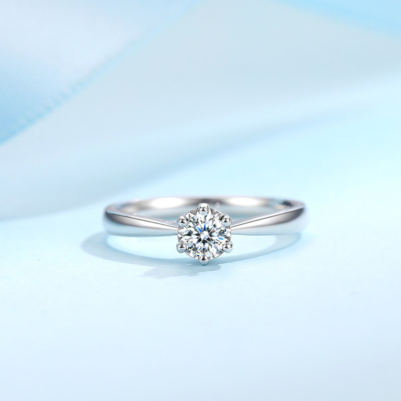 佐卡伊挚爱经典18k六爪钻戒女车车花婚戒显大手饰