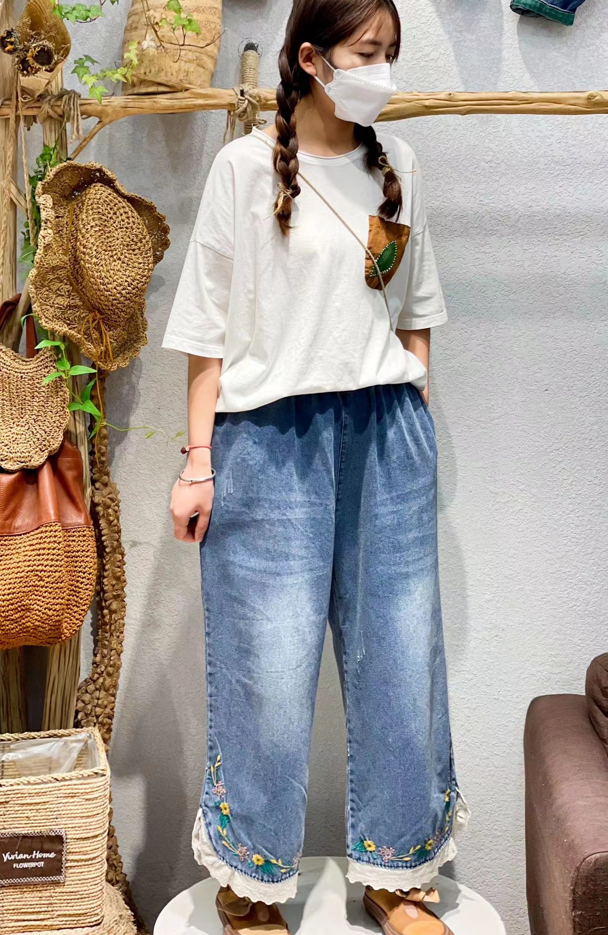 8360日森女全棉牛仔裤裤脚钩花刺绣松紧腰直筒大码牛仔裤