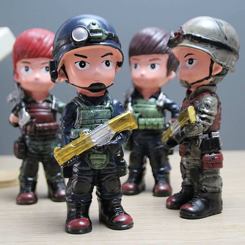 礼物小兵公仔汽车军人手办军嫂军旅纪念桌面摆件