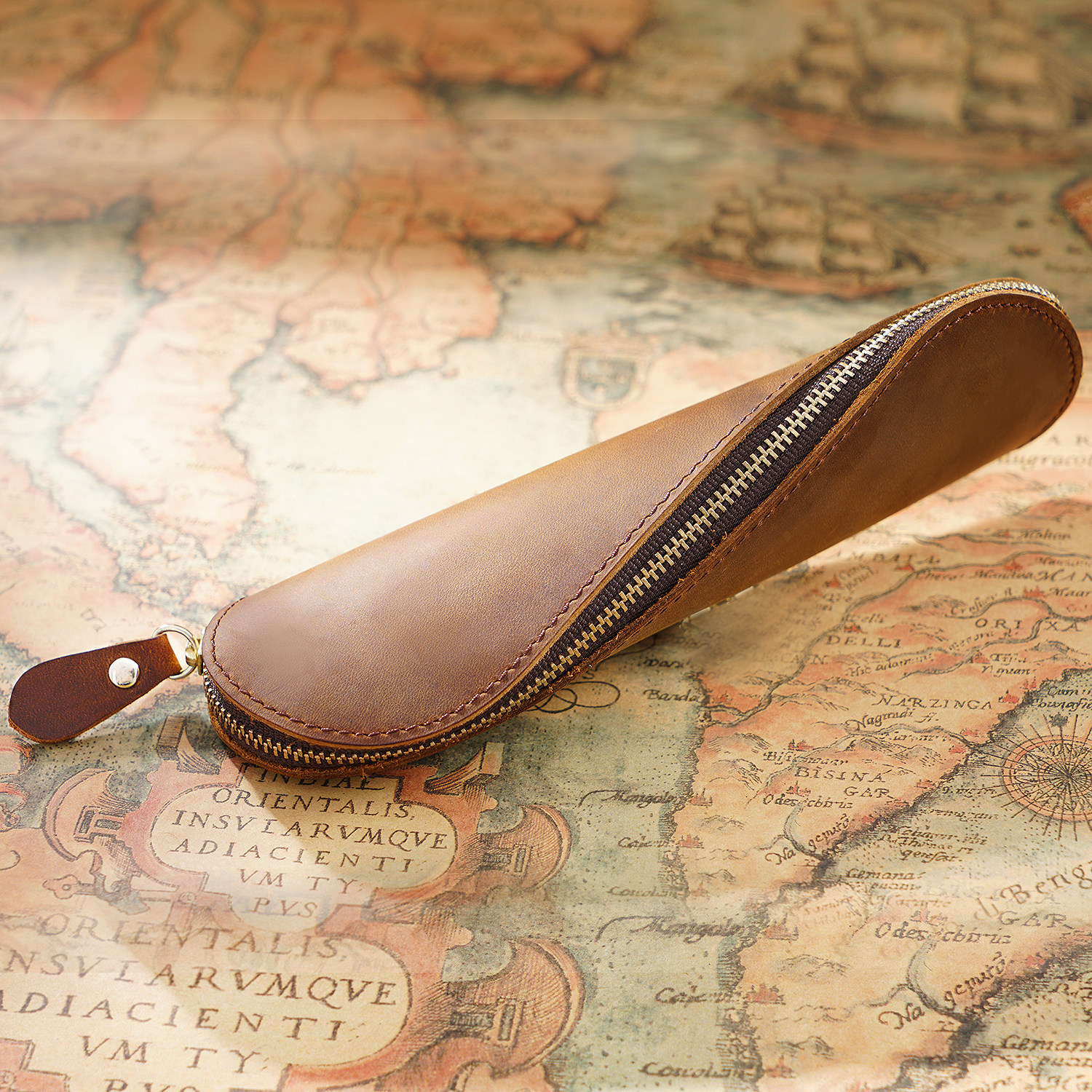 复古新款真皮拉链形状创意头层马皮手工工笔笔袋