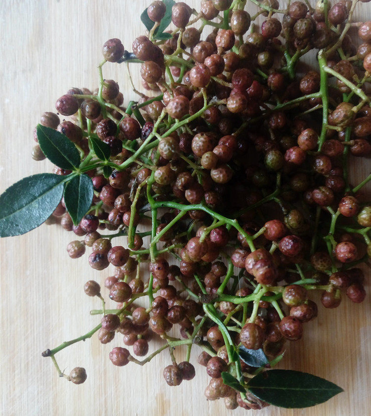 花椒新鲜纯鲜纯野生青花当地现摘红花麻香籽干花椒