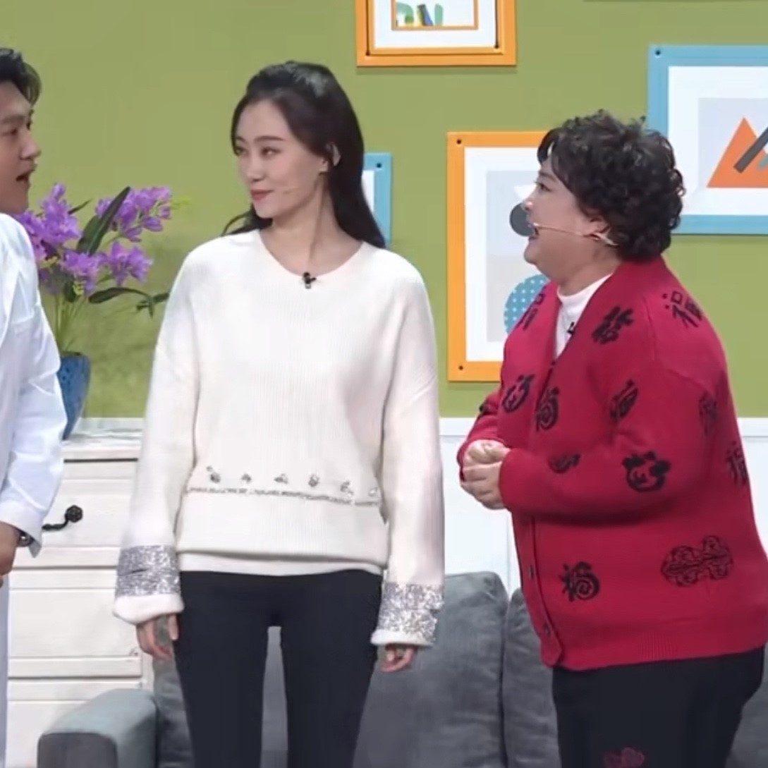 一波三折春晚张小斐2021同款联欢晚会毛衣圆领针织毛