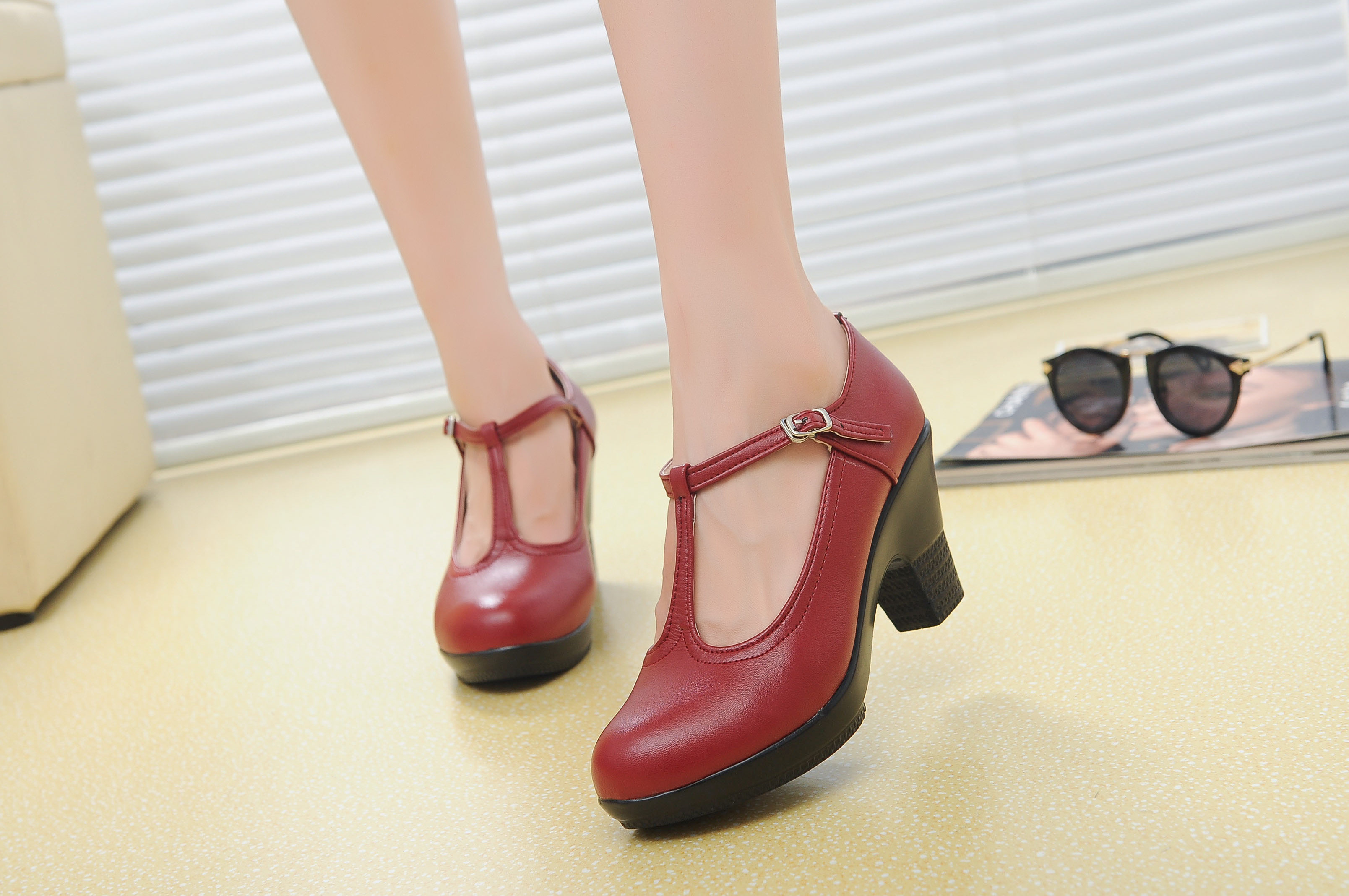 新款女士三步舞蹈鞋广场舞交谊舞恰恰舞丁字中跟黑色广场舞鞋