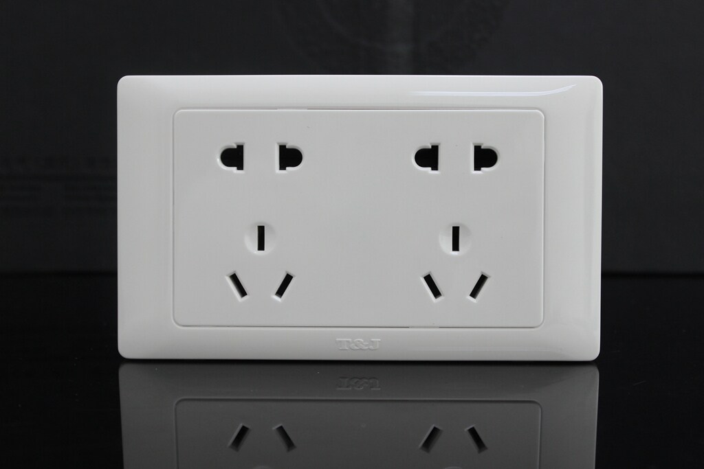 天基电气10a双五电源插座面板孔眼暗装电源120孔距电源插座