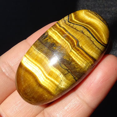 千蕊黄虎石把玩虎睛石原石手把老虎纹黄虎眼石随形摆件