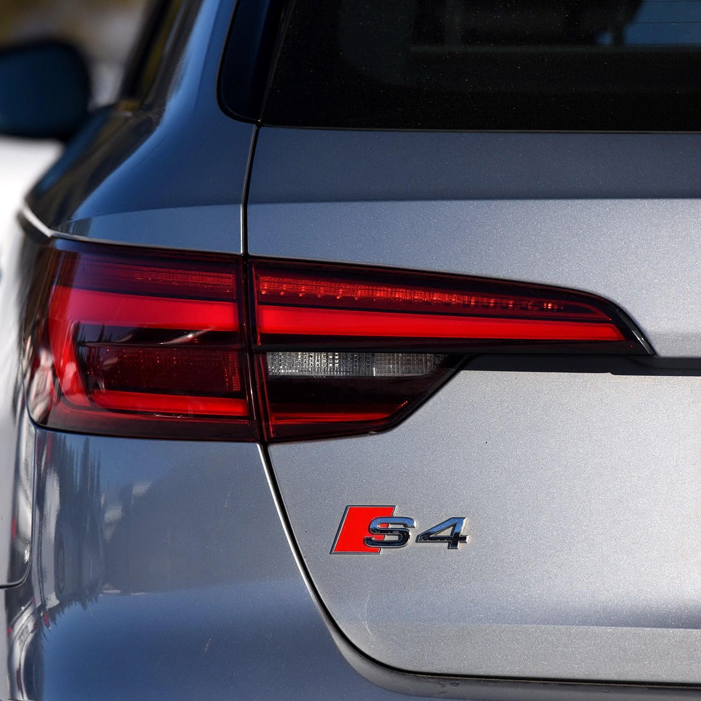 s6奥迪rs4标尾黑标汽车sq5改装rs3运动汽车车标