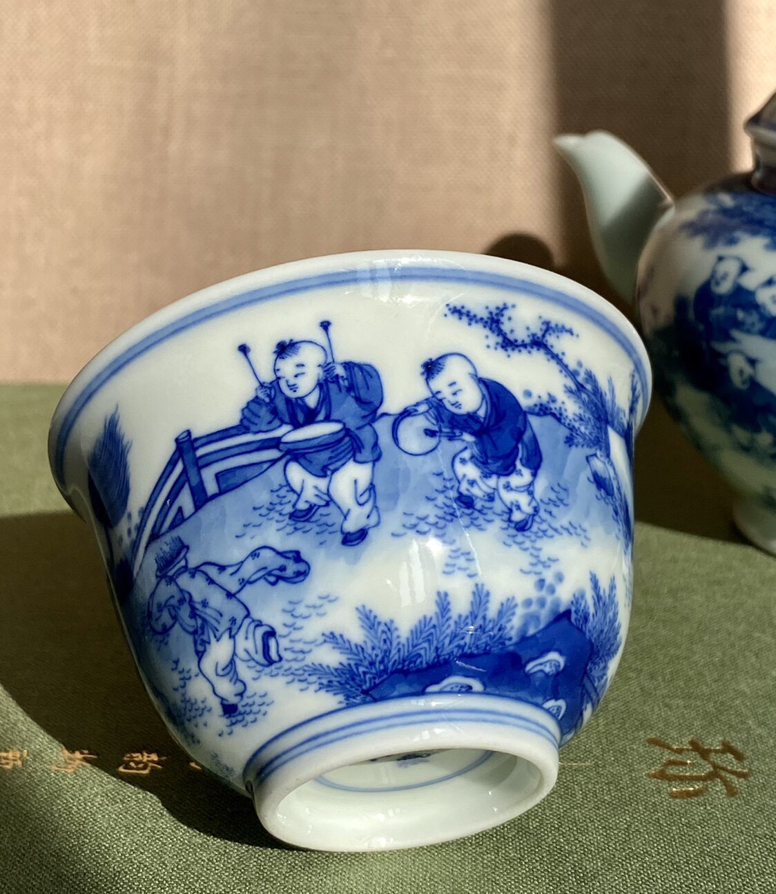 小雅景德镇阮定荣造手绘青花青花瓷瓷器婴戏舞狮茶杯