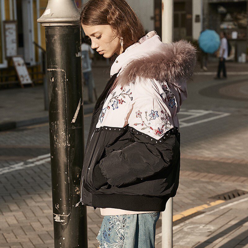 裂帛白鸭绒羽绒服撞色短款鸭绒钉珠莲灿绣花毛条羽绒服