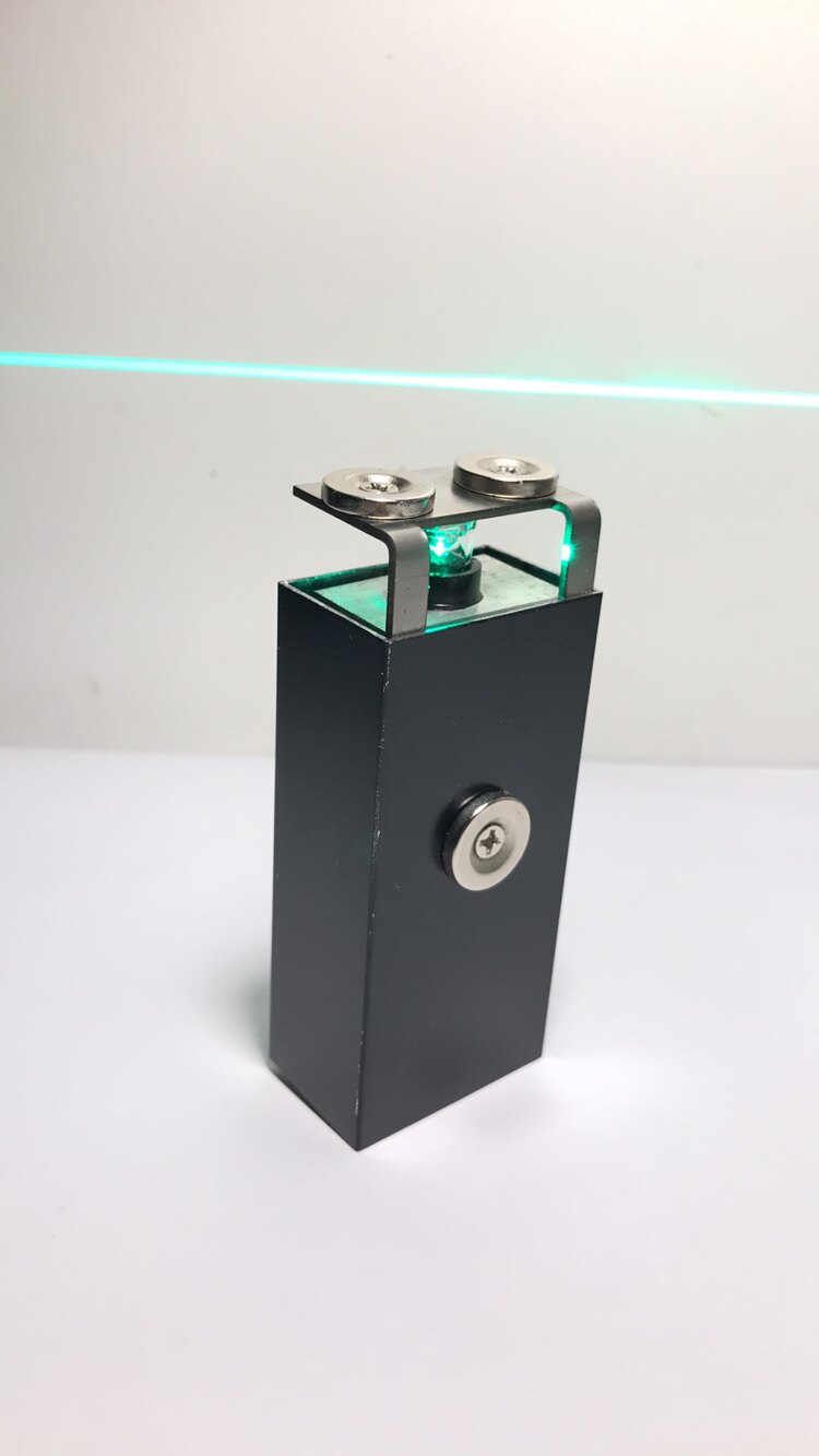 绿光标线迷你水平仪微调两面强磁专业锂电池耐用水平仪