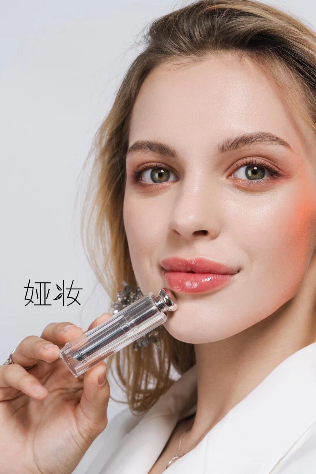 口红丽尔维美丝绒娅妆润唇膏唇膏正红红色唇膏