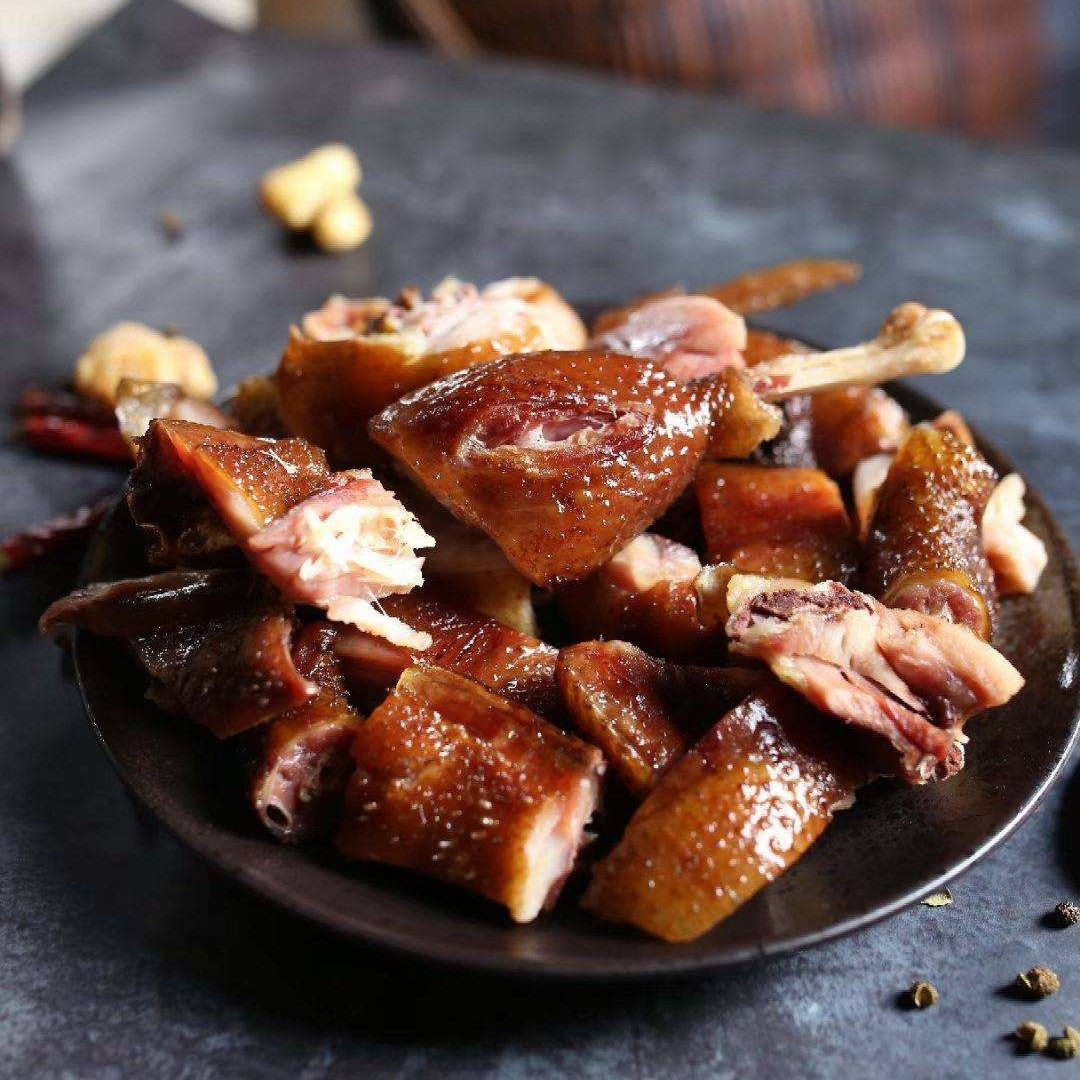 腊鸡柴火烟熏鸡整只散养土鸡鸡肉鸡腿湖南四川肠衣