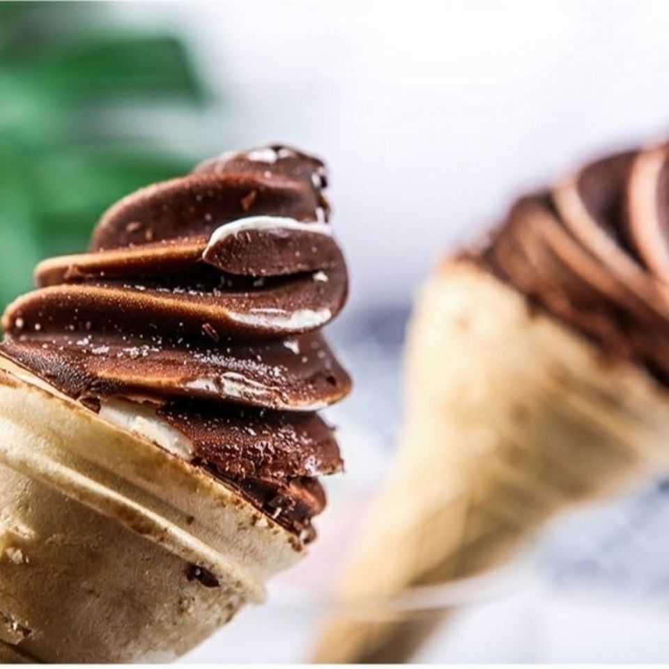 伊利火炬雪糕冰淇淋冰激凌冷饮巧克力香草甜筒脆皮冰淇淋