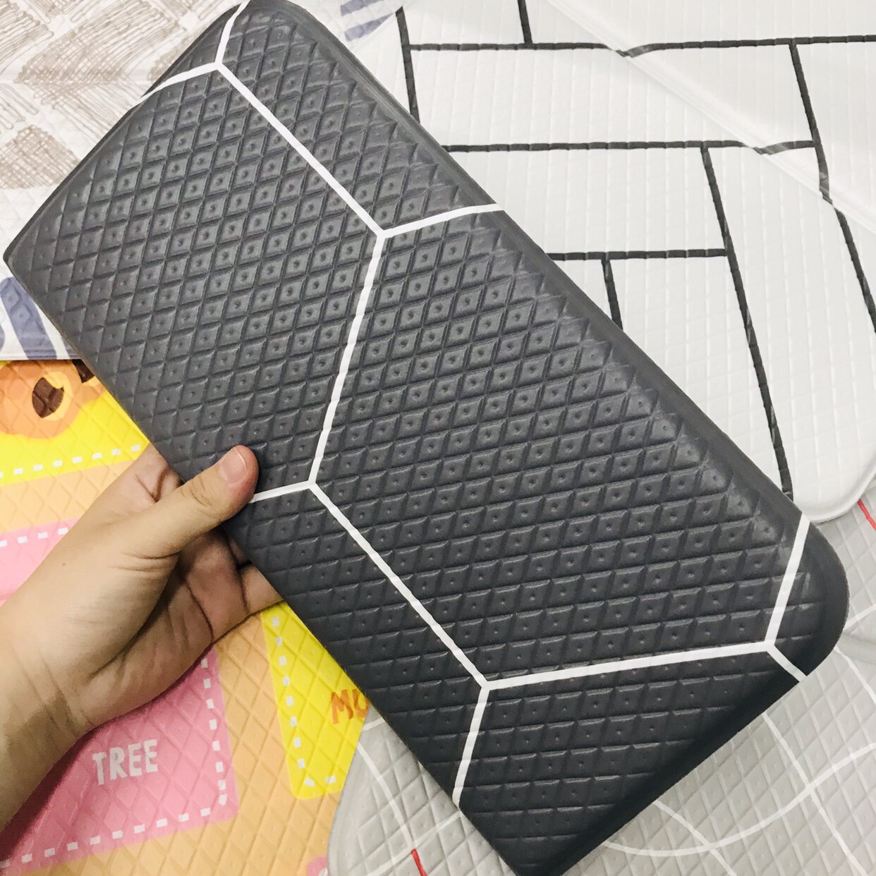 韩国进口pvc加厚ins英伦风携带折叠坐垫防潮垫美臀垫