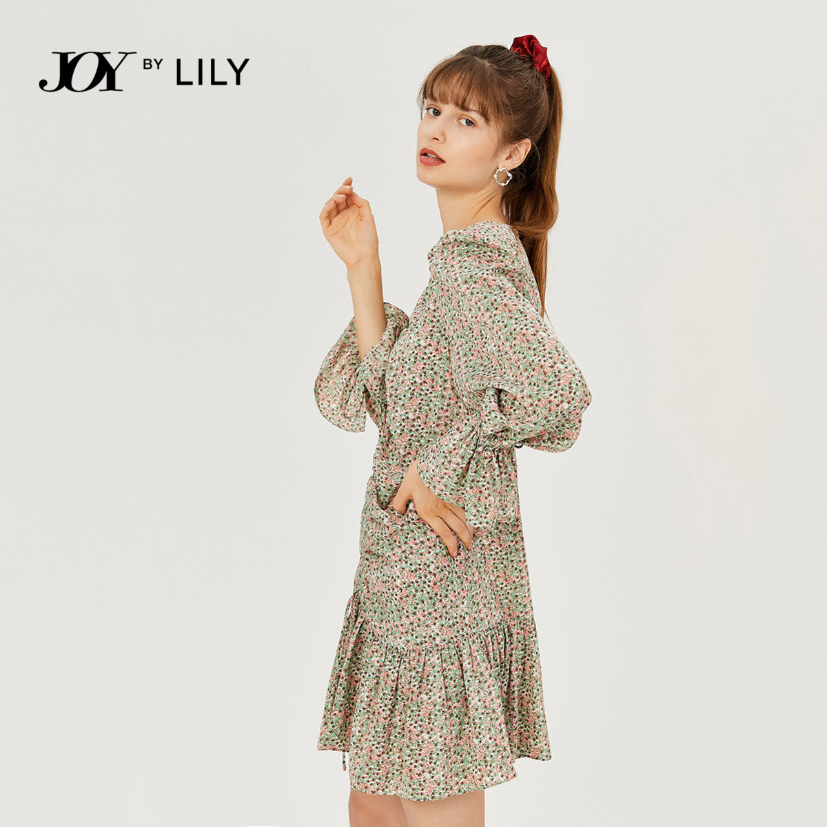 lily春秋新款女装甜美碎花抽褶系绳荷叶印花连衣裙