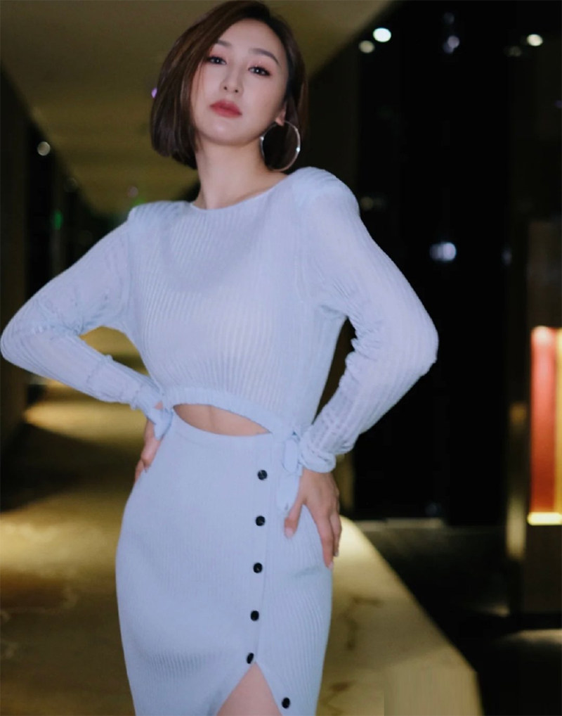 徐璐露腰裙女针织冰丝蓝色侧开性感倪妮同款连衣裙