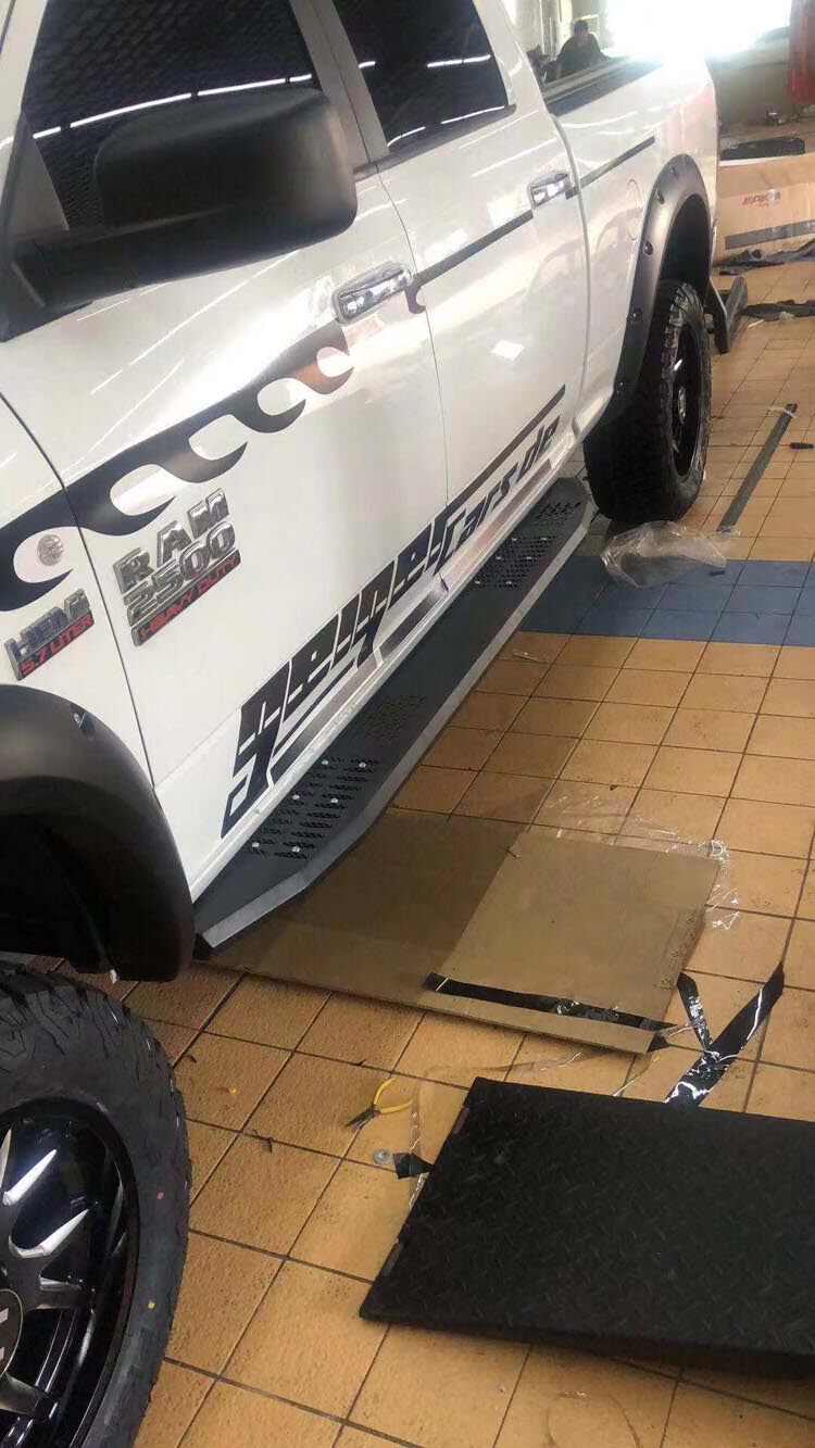 公羊侧护脚踏板ram1500上下车踏板车身杠踏改装越野车外侧脚踏板