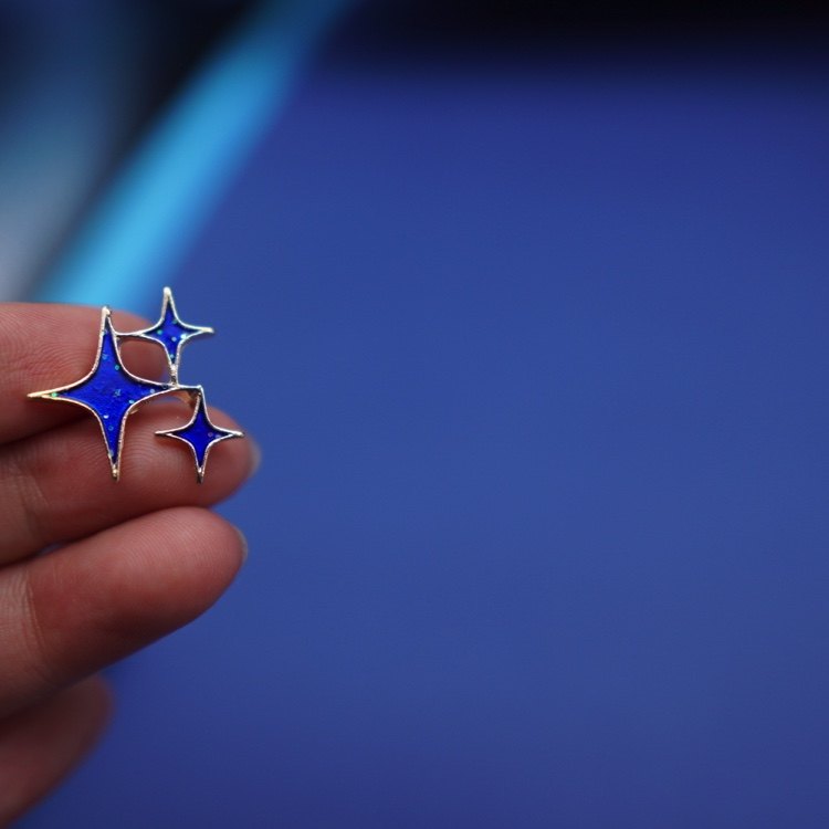 天体杂货店佩戴你的星光金属胸针十字星徽徽章胸针