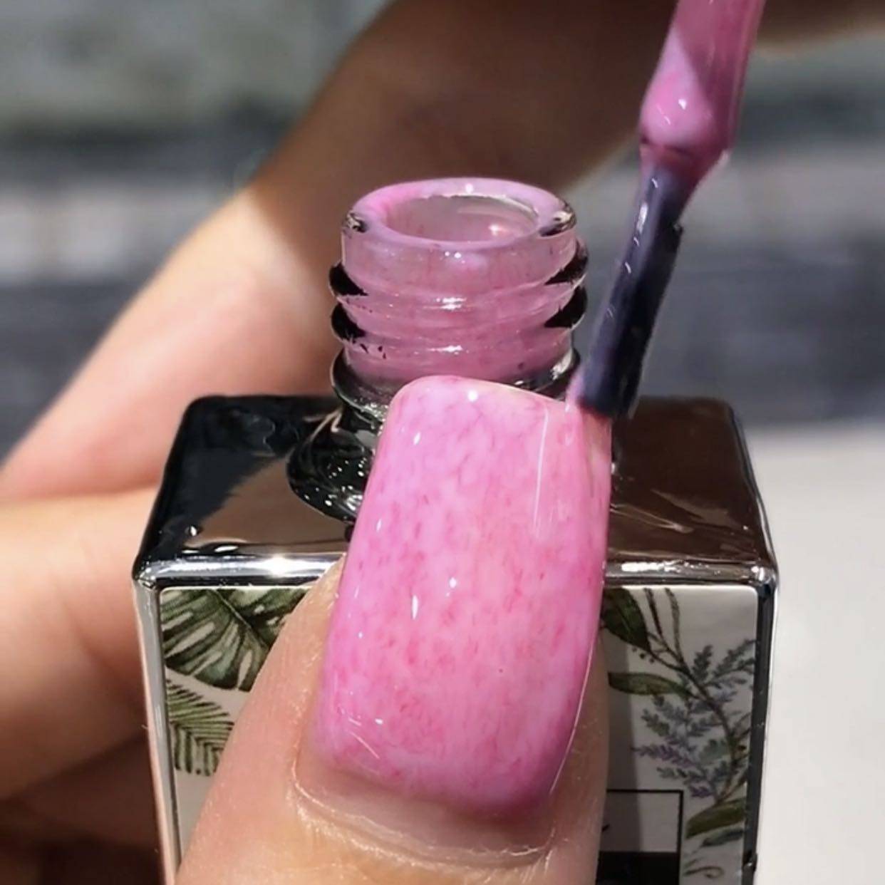 秋冬新色皮草甲油蔻丹芭比烤灯光疗百搭年轻指甲彩妆