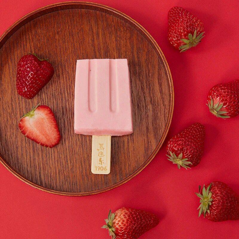 新品3支马迭尔草莓夹心口味雪糕中华老字号网红冰淇淋