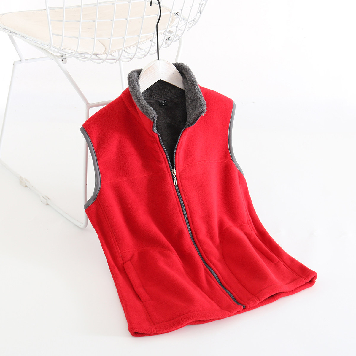 户外抓绒马甲女加绒加厚秋冬摇粒绒妈妈装保暖背心防风开衫抓绒衣