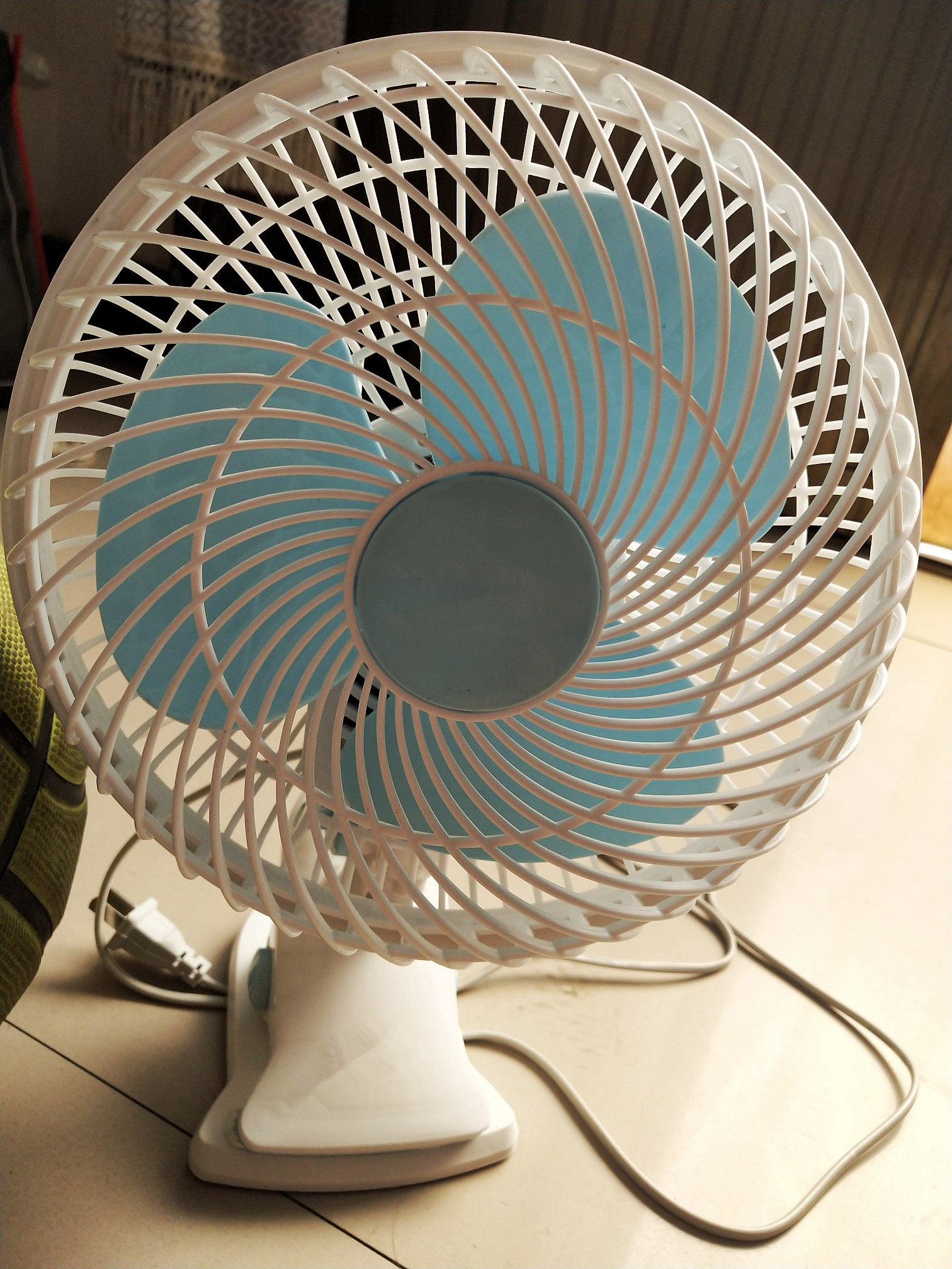 学生宿舍风扇迷你静音寝室家用办公室夹式夹扇迷你风扇